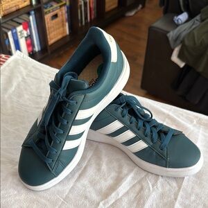 Adidas Cloudfoam Comfort Women’s Sneakers - Size 8 US